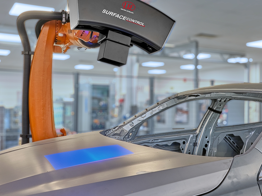 Das Messsystem surfaceCONTROL Automotive wird zur vollautomatischen Defekterkennung auf Roh-Karosserien eingesetzt